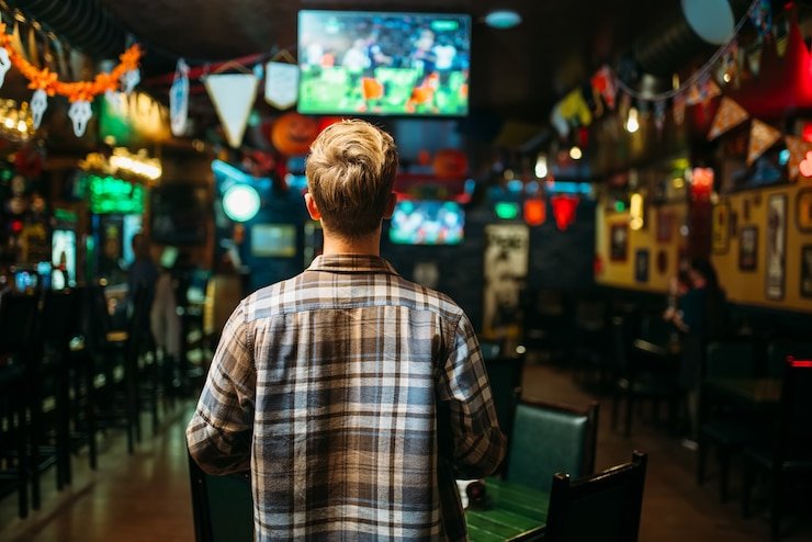 Pengguna Indonesia mengakses halaman sports betting semar99 dari laptop di rumah